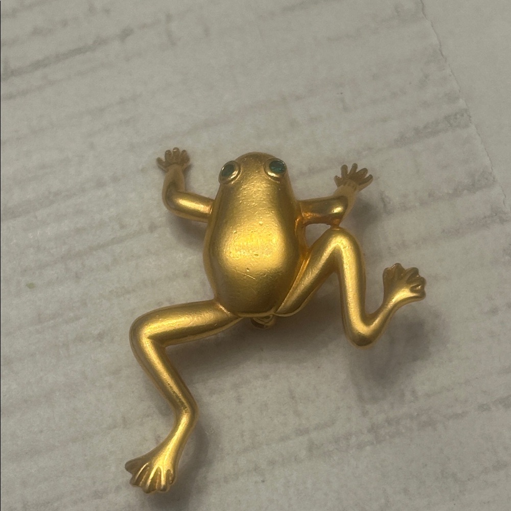 Vintage Signed CAROLE Gold Tone Frog Toad Green Crystal Eyes Pin Brooch
